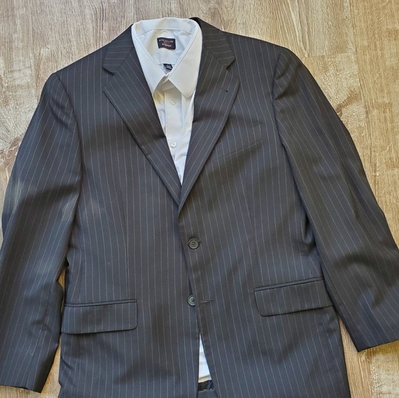 40R Joseph Abboud Black Pinstripe Suit - Picture 1 of 5